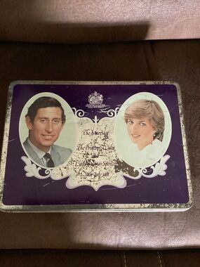 Prince Charles Lady Diana Spencer  Wedding Cadbury Chocolates Tin EMPTY 1981